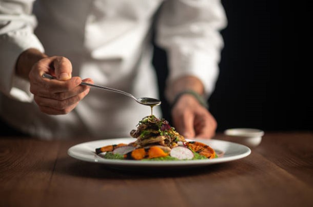 GASTRONOMÍA EN HOTELERÍA INTERNACIONAL JUEVES DE 6:00PM A 9:00PM