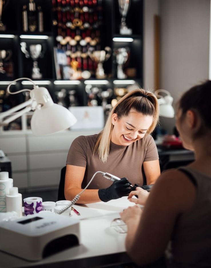 ESPECIALISTA EN UÑAS (MANICURA Y PEDICURA) 11:20 AM – 02:00PM
