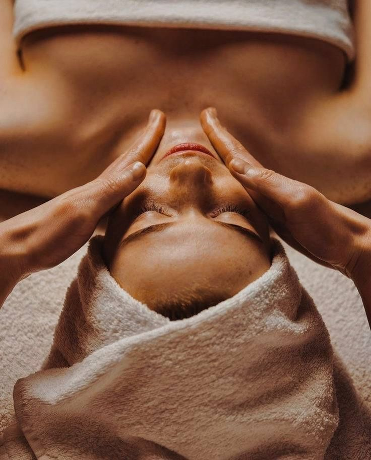 ESPECIALISTA EN MASAJE  Y ESTÉTICA  FACIAL Y CORPORAL LUNES 8 AM -11 AM